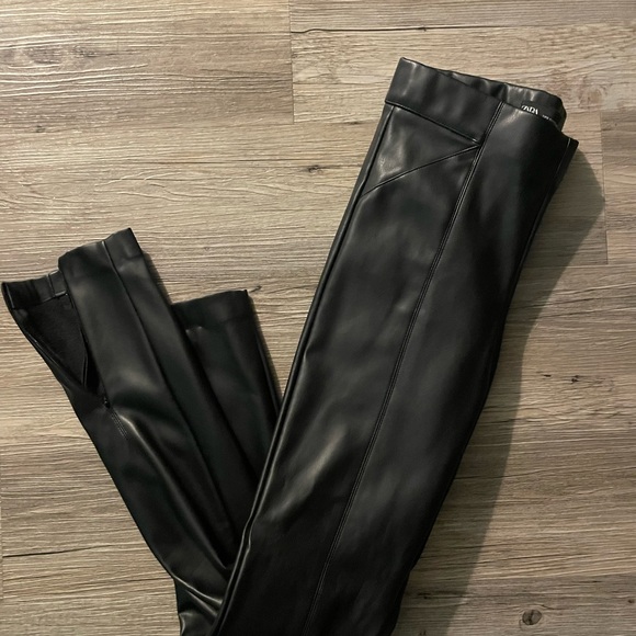 Zara woman’s faux leather leggings- Like New - Picture 4 of 5